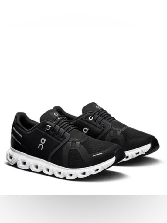 On Running Shoes - ON Running Cloud 6 Running Shoes in Black and White size 8.5